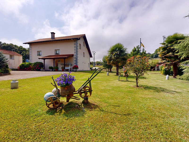 House with Garden and Panoramic Views in Laredo, Cantabria. Photo:  5