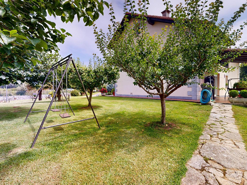 House with Garden and Panoramic Views in Laredo, Cantabria. Photo:  6