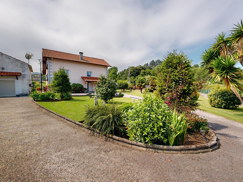 House with Garden and Panoramic Views in Laredo, Cantabria. Photo:  12