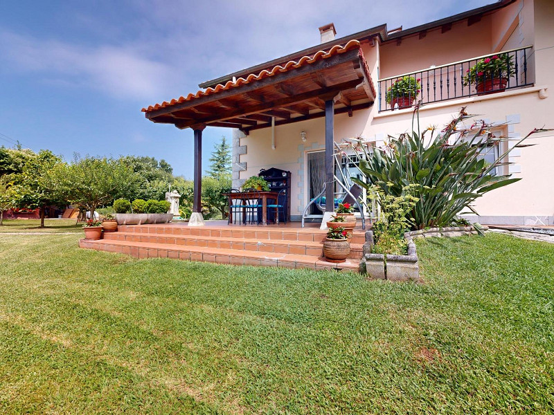 House with Garden and Panoramic Views in Laredo, Cantabria. Photo:  14