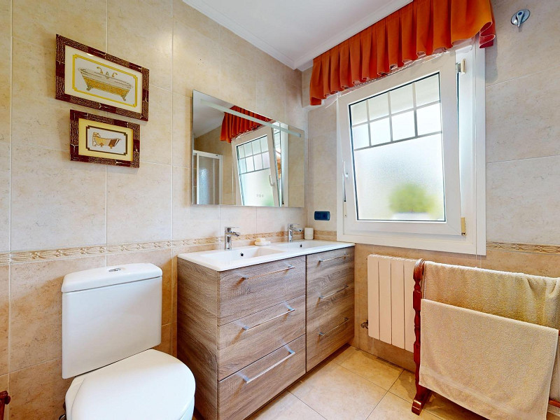 House with Garden and Panoramic Views in Laredo, Cantabria. Photo:  16