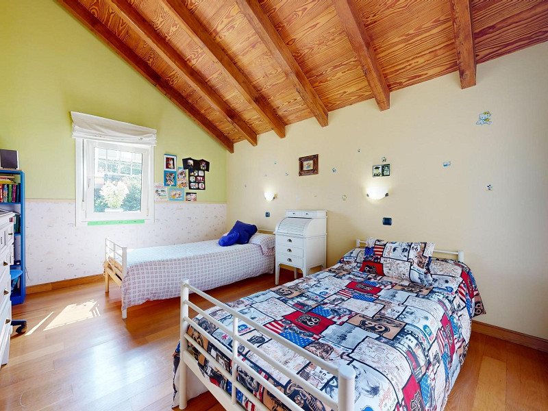 House with Garden and Panoramic Views in Laredo, Cantabria. Photo:  22