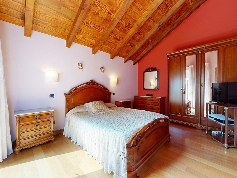 House with Garden and Panoramic Views in Laredo, Cantabria. Photo:  25