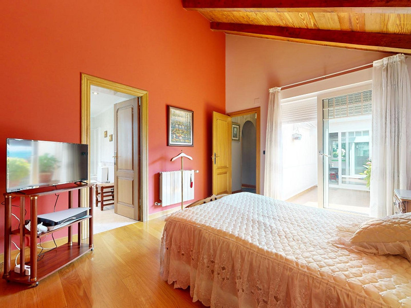 House with Garden and Panoramic Views in Laredo, Cantabria. Photo:  26