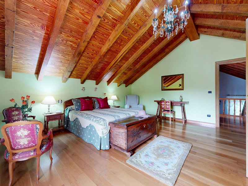 House with Garden and Panoramic Views in Laredo, Cantabria. Photo:  32
