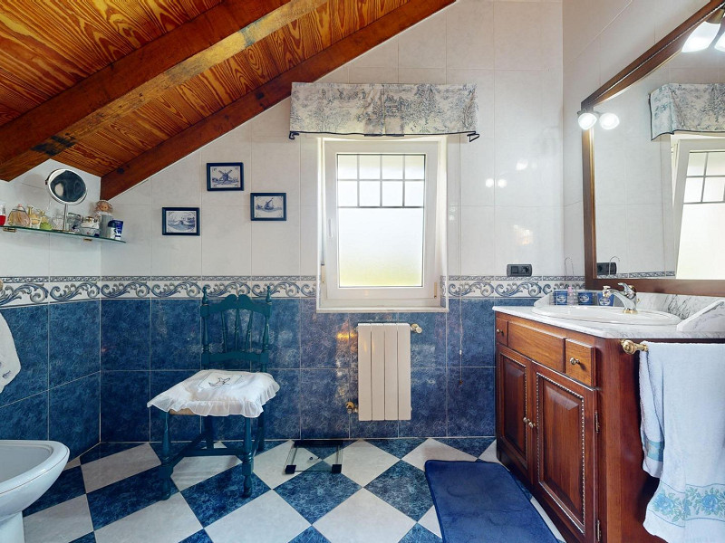 House with Garden and Panoramic Views in Laredo, Cantabria. Photo:  33