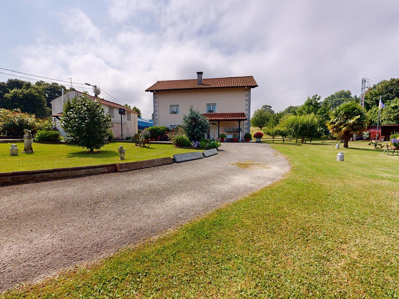House with Garden and Panoramic Views in Laredo, Cantabria. Photo:  35
