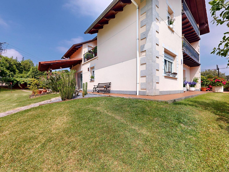 House with Garden and Panoramic Views in Laredo, Cantabria. Photo:  36