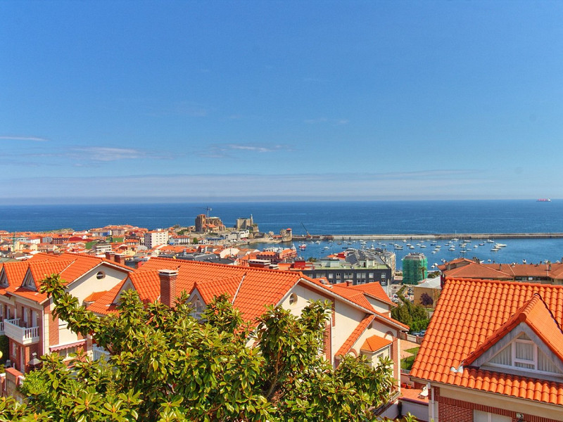 Premium Seaside Villa with Panoramic Ocean Views and Guest Suite in Central Castro-Urdiales, Cantabria. Photo:  4