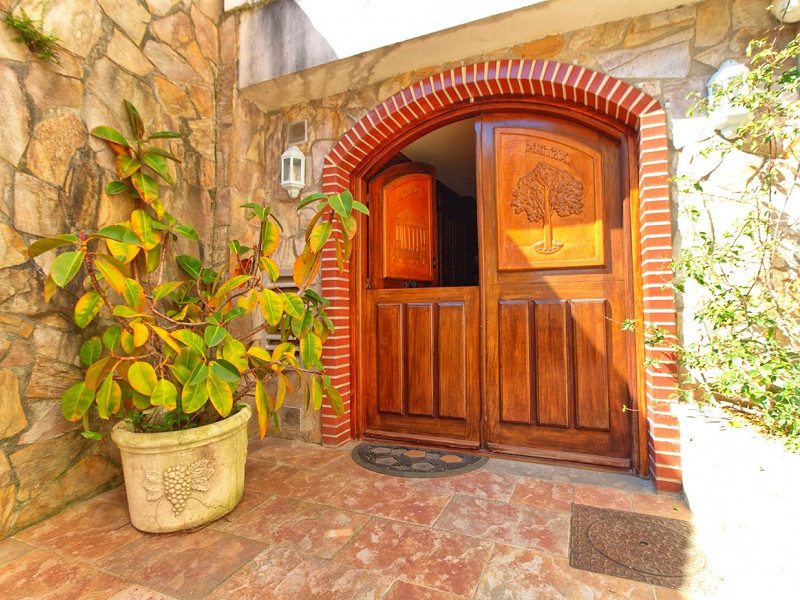 Premium Seaside Villa with Panoramic Ocean Views and Guest Suite in Central Castro-Urdiales, Cantabria. Photo:  6