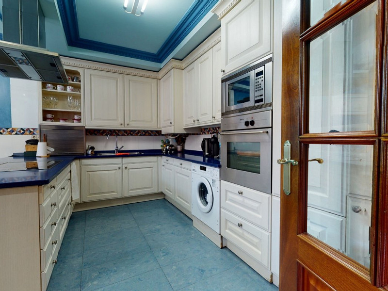 Premium Seaside Villa with Panoramic Ocean Views and Guest Suite in Central Castro-Urdiales, Cantabria. Photo:  12
