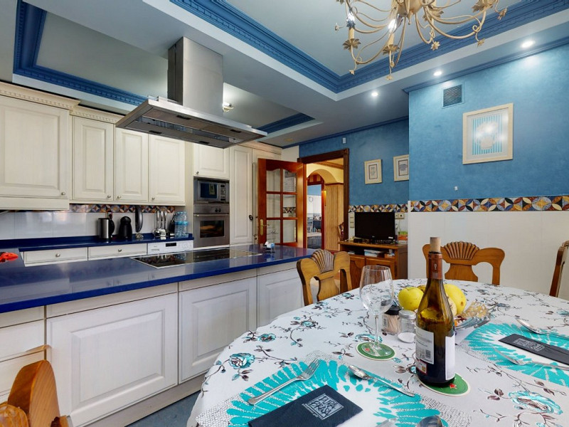 Premium Seaside Villa with Panoramic Ocean Views and Guest Suite in Central Castro-Urdiales, Cantabria. Photo:  14