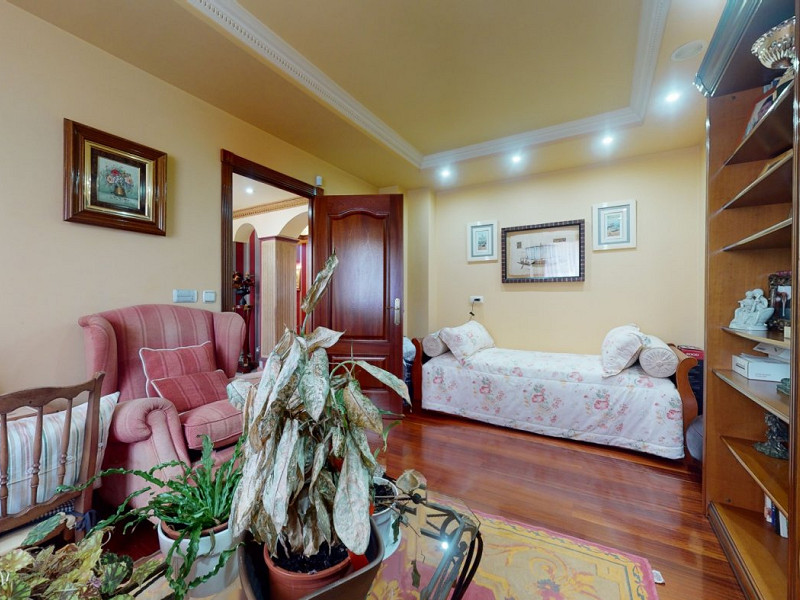 Premium Seaside Villa with Panoramic Ocean Views and Guest Suite in Central Castro-Urdiales, Cantabria. Photo:  15