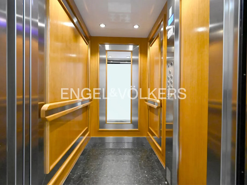 Sea-View Apartment in the Prestigious Puerto Chico District, Santander. Photo:  3