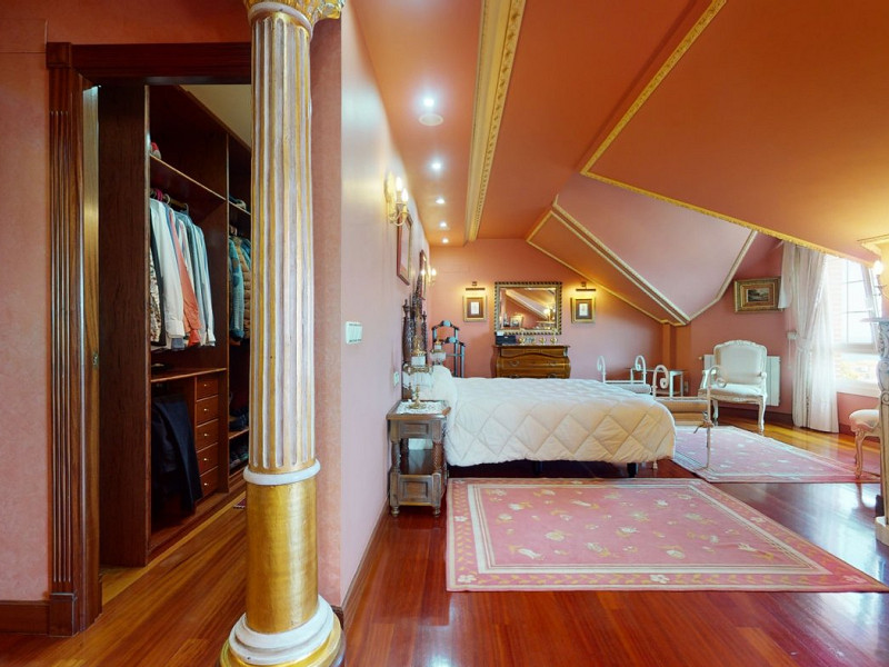 Premium Seaside Villa with Panoramic Ocean Views and Guest Suite in Central Castro-Urdiales, Cantabria. Photo:  28