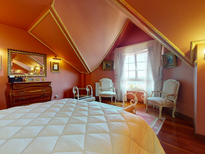 Premium Seaside Villa with Panoramic Ocean Views and Guest Suite in Central Castro-Urdiales, Cantabria. Photo:  31