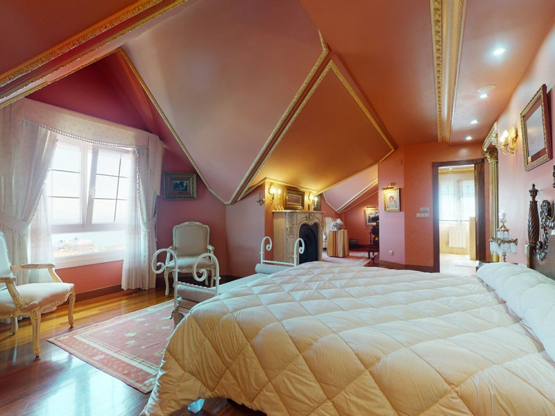 Premium Seaside Villa with Panoramic Ocean Views and Guest Suite in Central Castro-Urdiales, Cantabria. Photo:  32
