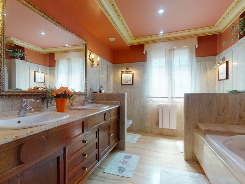 Premium Seaside Villa with Panoramic Ocean Views and Guest Suite in Central Castro-Urdiales, Cantabria. Photo:  36