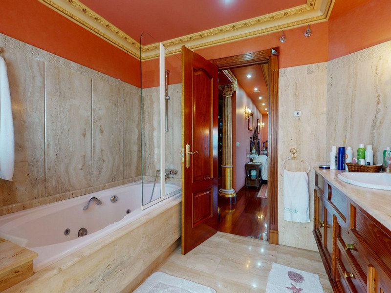 Premium Seaside Villa with Panoramic Ocean Views and Guest Suite in Central Castro-Urdiales, Cantabria. Photo:  37