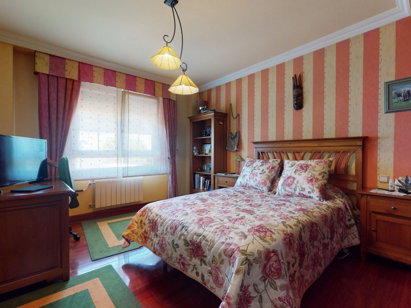 Premium Seaside Villa with Panoramic Ocean Views and Guest Suite in Central Castro-Urdiales, Cantabria. Photo:  38