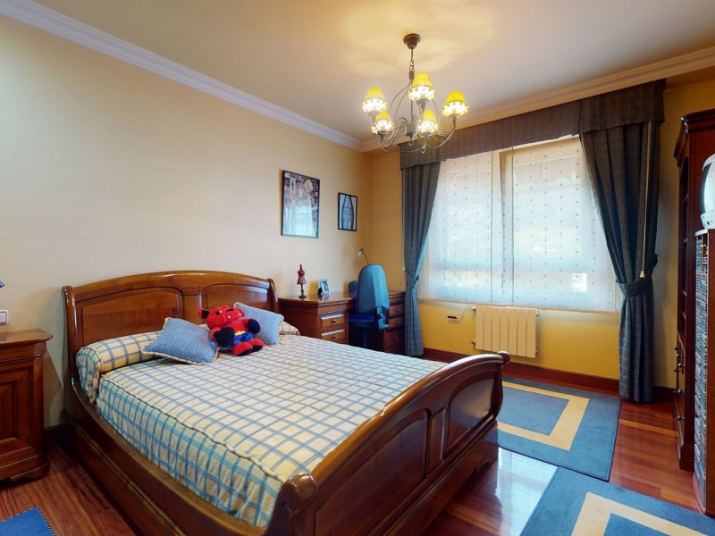 Premium Seaside Villa with Panoramic Ocean Views and Guest Suite in Central Castro-Urdiales, Cantabria. Photo:  41