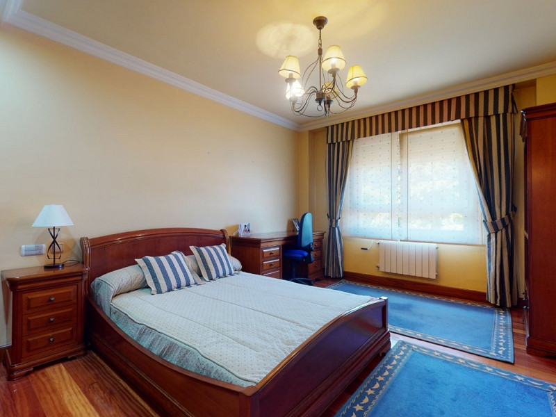 Premium Seaside Villa with Panoramic Ocean Views and Guest Suite in Central Castro-Urdiales, Cantabria. Photo:  42