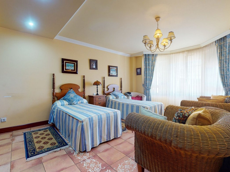 Premium Seaside Villa with Panoramic Ocean Views and Guest Suite in Central Castro-Urdiales, Cantabria. Photo:  52