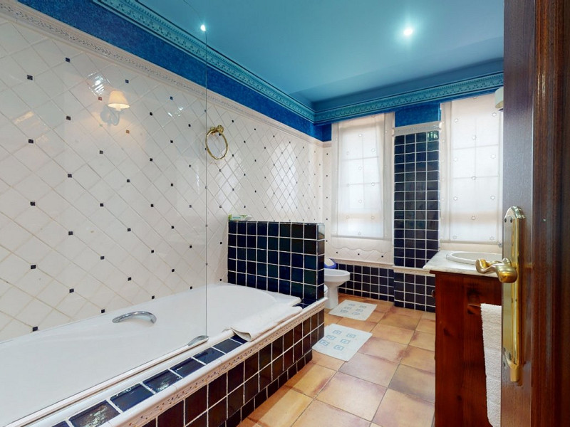 Premium Seaside Villa with Panoramic Ocean Views and Guest Suite in Central Castro-Urdiales, Cantabria. Photo:  53