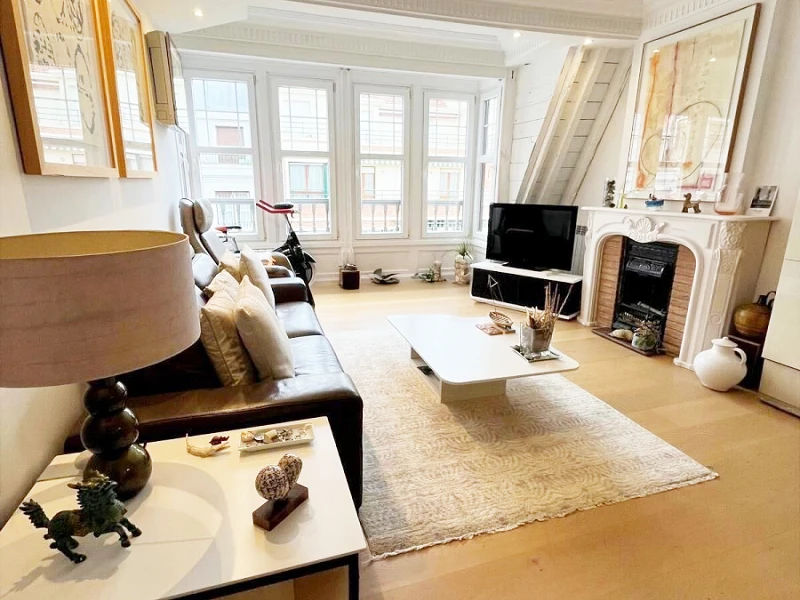 Elegant Apartment with Fireplace in the Heart of Bilbao, Steps from Plaza Indautxu