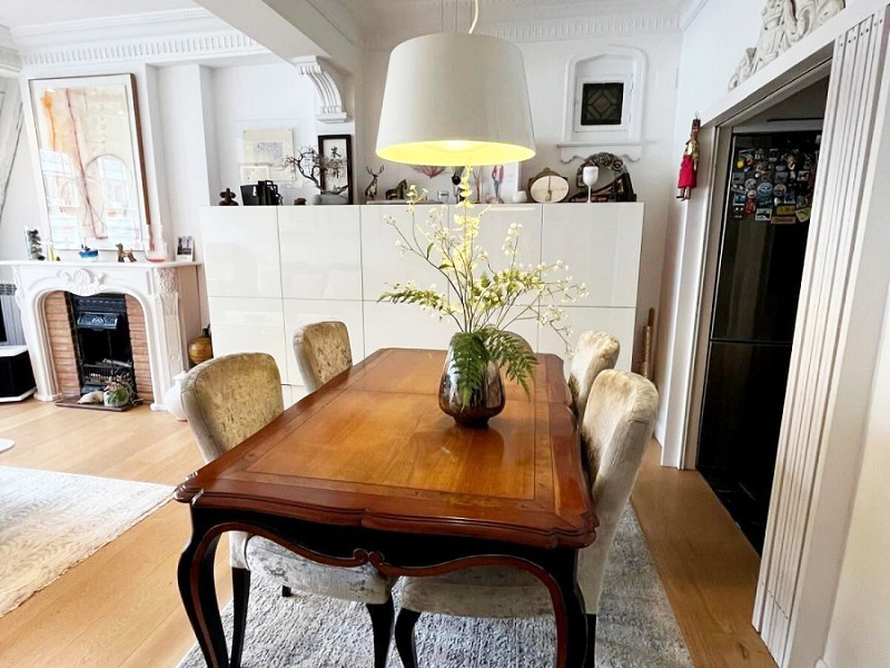 Elegant Apartment with Fireplace in the Heart of Bilbao, Steps from Plaza Indautxu. Photo:  2