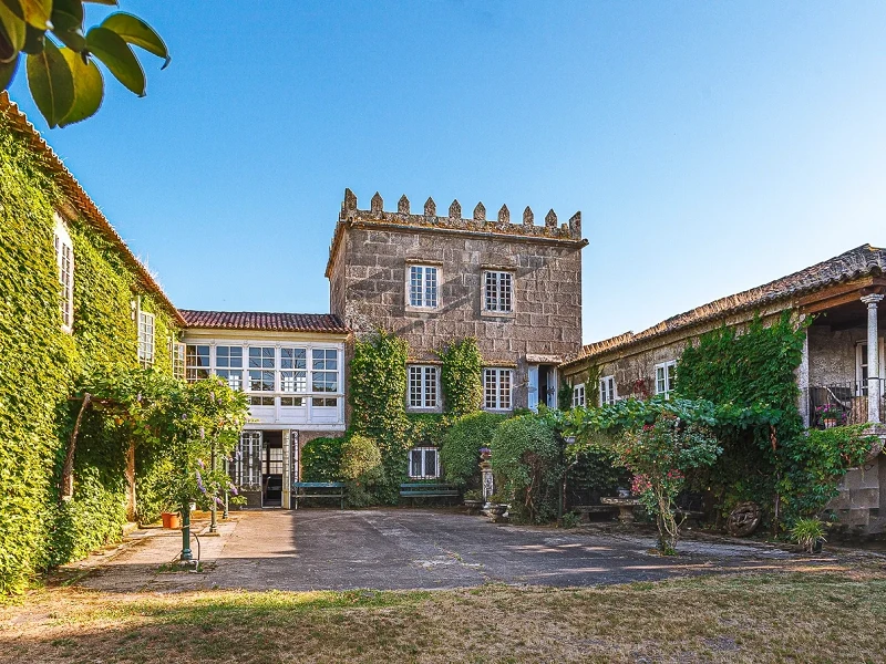 17th-Century Galician Manor with Private Chapel in Pontevedra