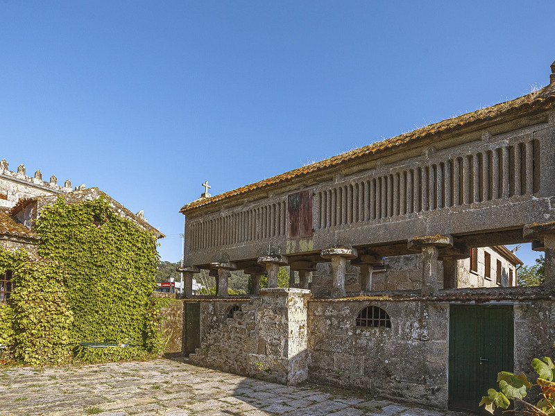 17th-Century Galician Manor with Private Chapel in Pontevedra. Photo:  14