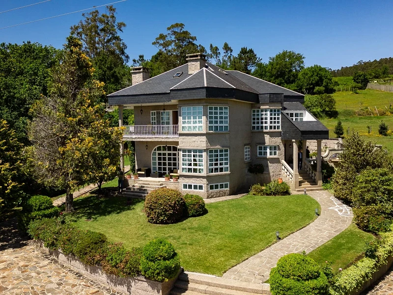 Luxury Seaside Estate with Panoramic Ocean Views — Sanxenxo, Galicia