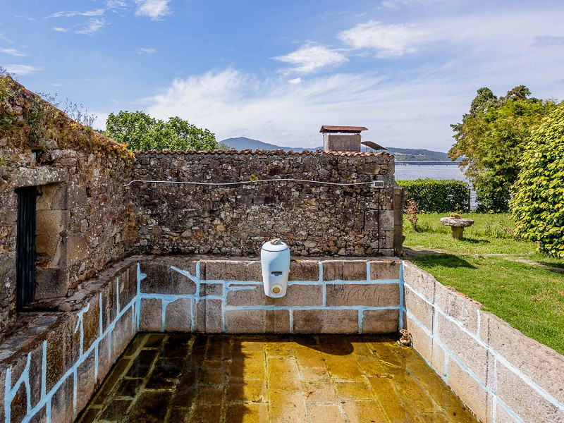 Seaside Home with Private Dock in Galicia. Photo:  10