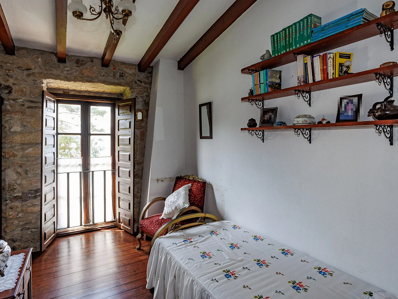 Seaside Home with Private Dock in Galicia. Photo:  14