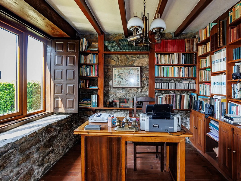 Seaside Home with Private Dock in Galicia. Photo:  20