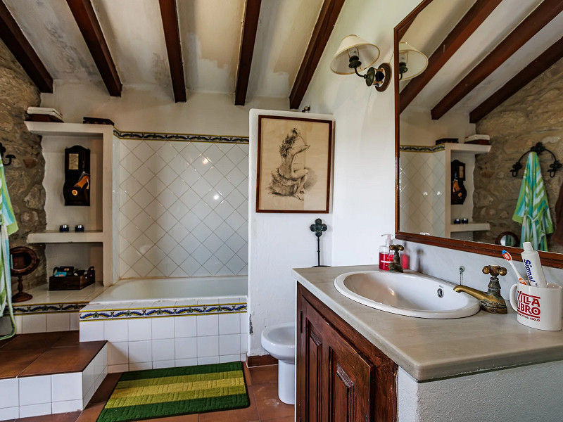 Seaside Home with Private Dock in Galicia. Photo:  23