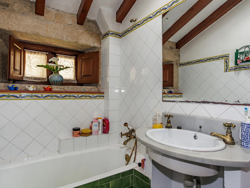 Seaside Home with Private Dock in Galicia. Photo:  26
