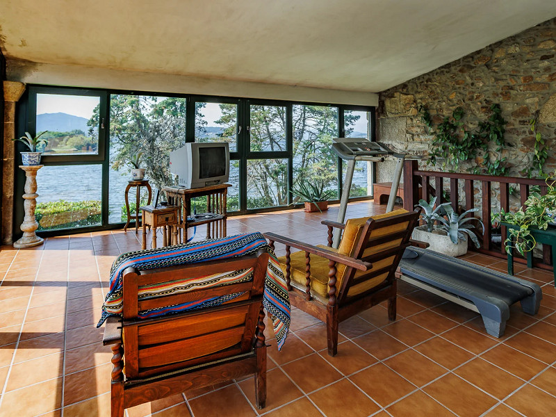 Seaside Home with Private Dock in Galicia. Photo:  28