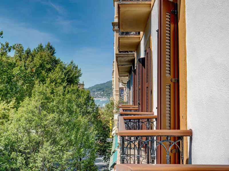 Elegant Designer Apartment on San Sebastián’s Prestigious Boulevard — Style and Comfort in the Heart of the Basque Capital. Photo:  1