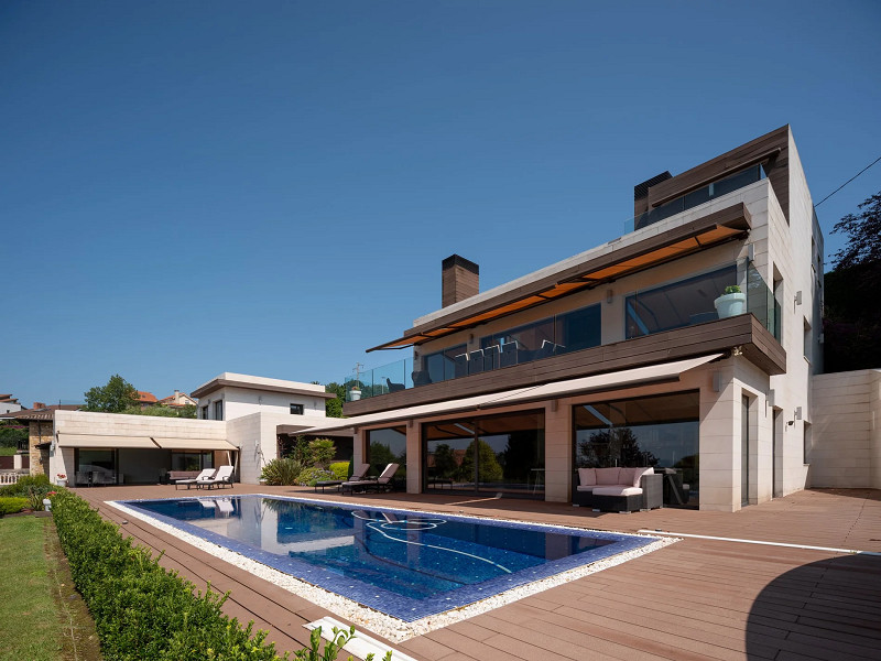Современный комплекс из двух вилл с бассейном и панорамными садами в Астурии, Хихон. Фото:  2