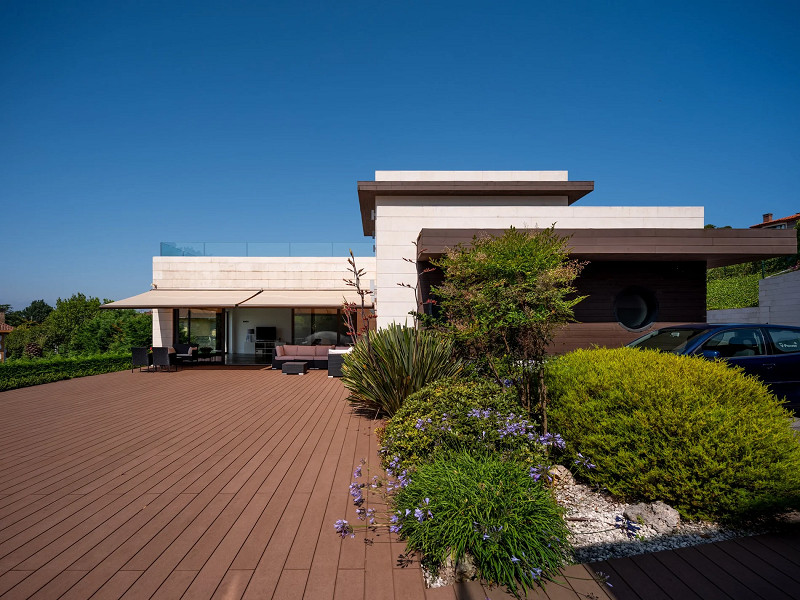 Современный комплекс из двух вилл с бассейном и панорамными садами в Астурии, Хихон. Фото:  3