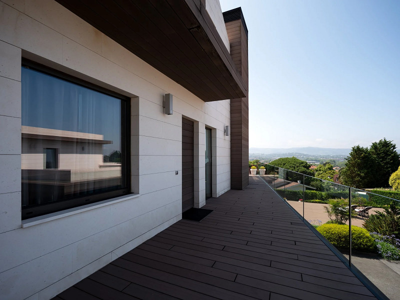 Современный комплекс из двух вилл с бассейном и панорамными садами в Астурии, Хихон. Фото:  5