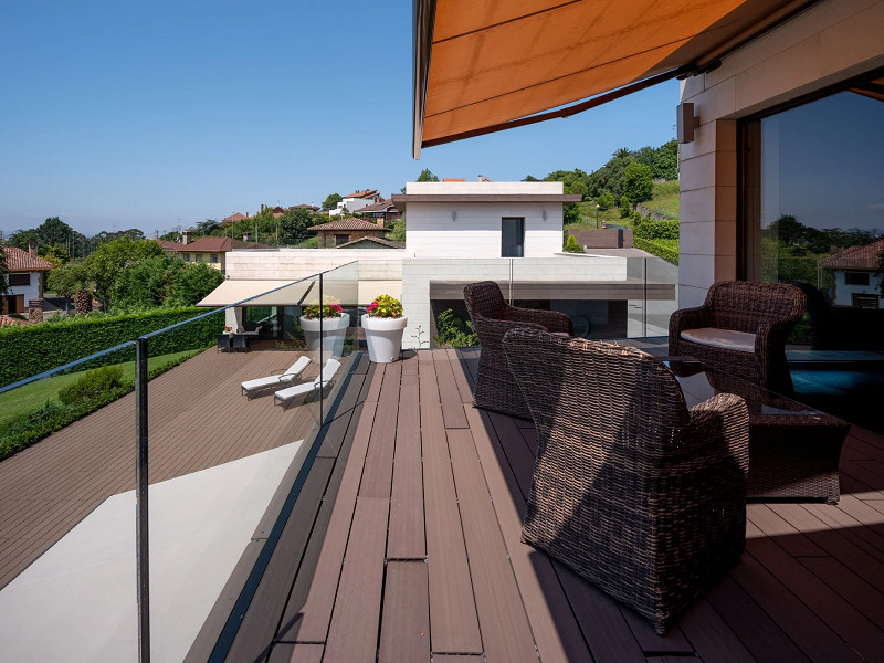 Современный комплекс из двух вилл с бассейном и панорамными садами в Астурии, Хихон. Фото:  6