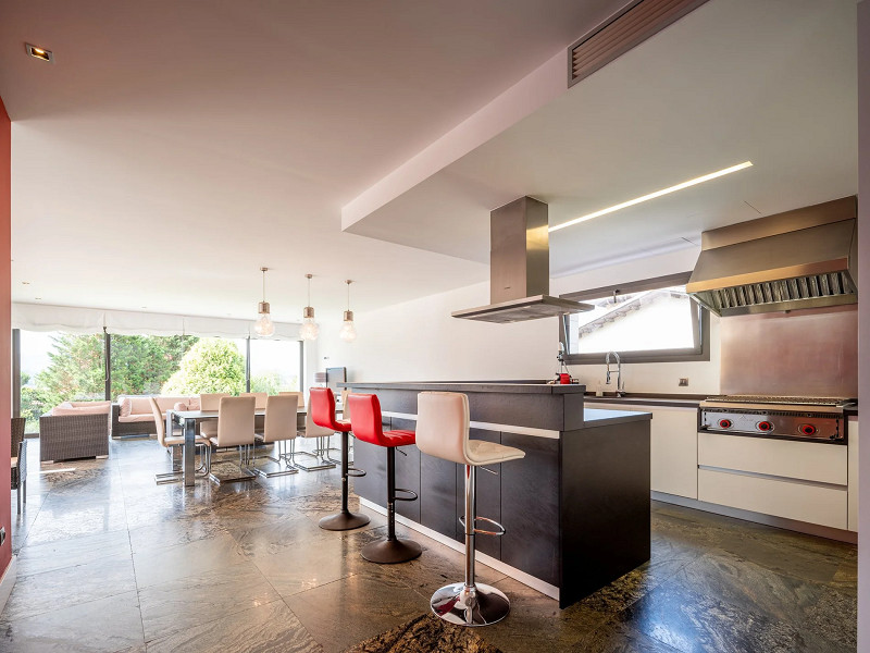 Современный комплекс из двух вилл с бассейном и панорамными садами в Астурии, Хихон. Фото:  7