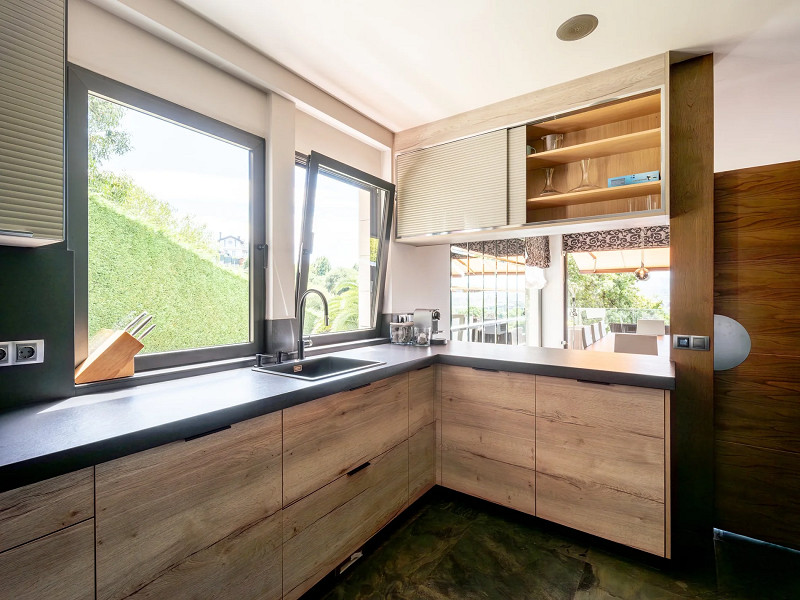 Современный комплекс из двух вилл с бассейном и панорамными садами в Астурии, Хихон. Фото:  8