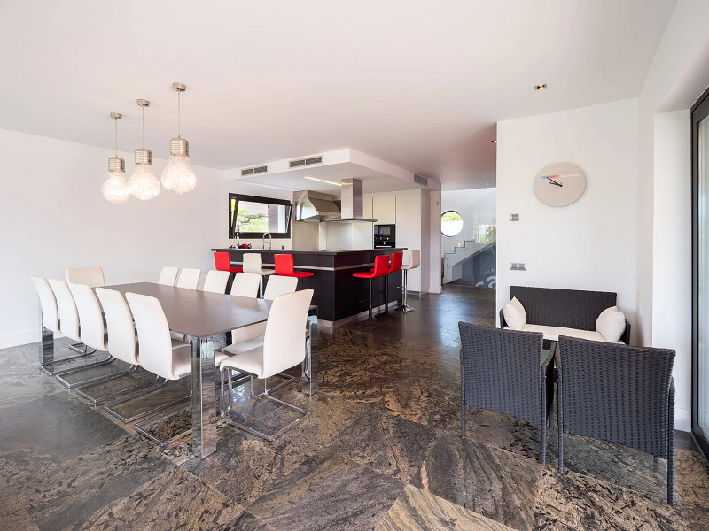 Современный комплекс из двух вилл с бассейном и панорамными садами в Астурии, Хихон. Фото:  10