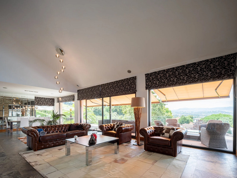 Современный комплекс из двух вилл с бассейном и панорамными садами в Астурии, Хихон. Фото:  12