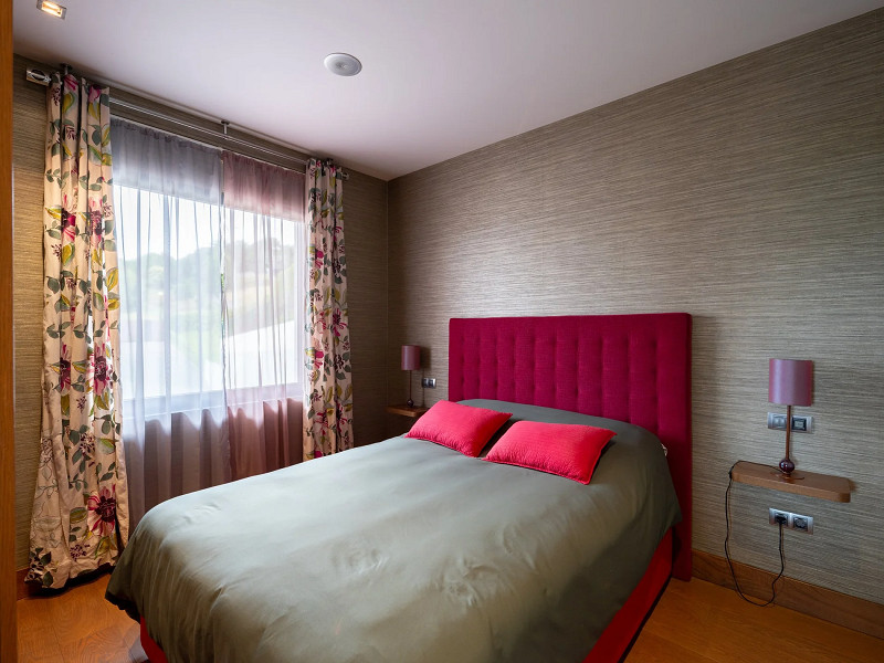 Современный комплекс из двух вилл с бассейном и панорамными садами в Астурии, Хихон. Фото:  15