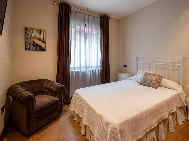 Современный комплекс из двух вилл с бассейном и панорамными садами в Астурии, Хихон. Фото:  16